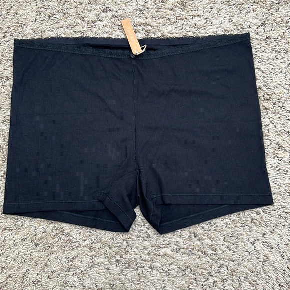 Skims Soft Lace Lounge Short Size 3X in black - Picture 1 of 5